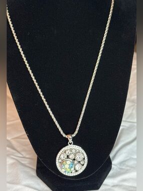 Magnolia & Vine Interchangeable Necklace Set Snap Pendant Rhinestone + 5 Snaps